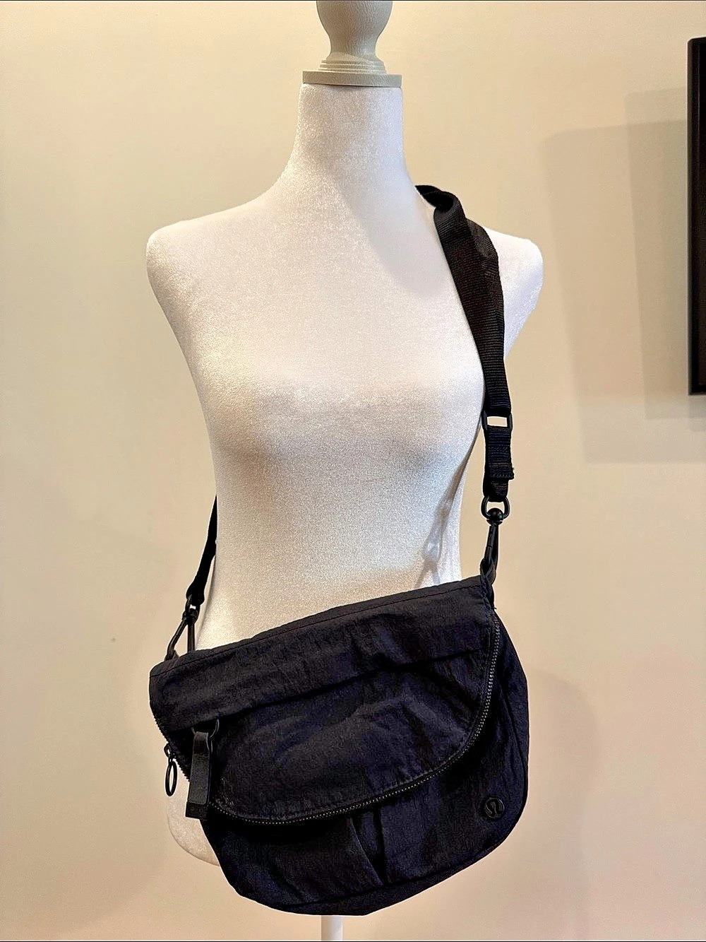 lululemon All Night Festival Bag 5L Crossbody Bag in Black